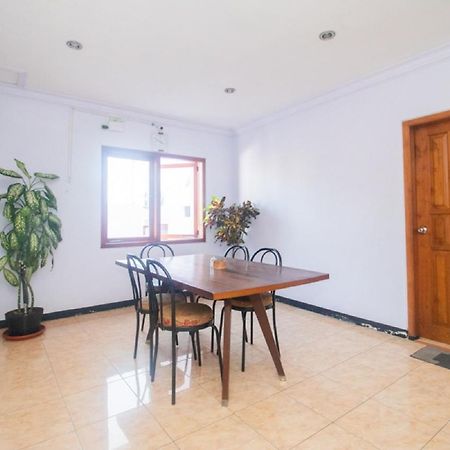 Отель Reddoorz Near Pantai Boom Баньюванги Экстерьер фото