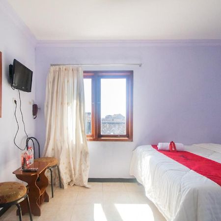 Отель Reddoorz Near Pantai Boom Баньюванги Экстерьер фото