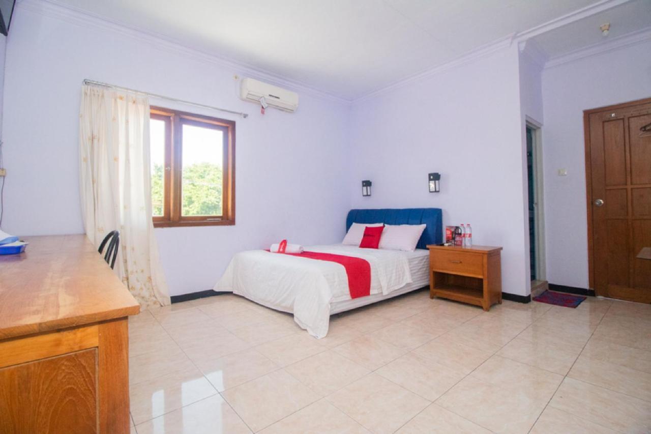 Отель Reddoorz Near Pantai Boom Баньюванги Экстерьер фото