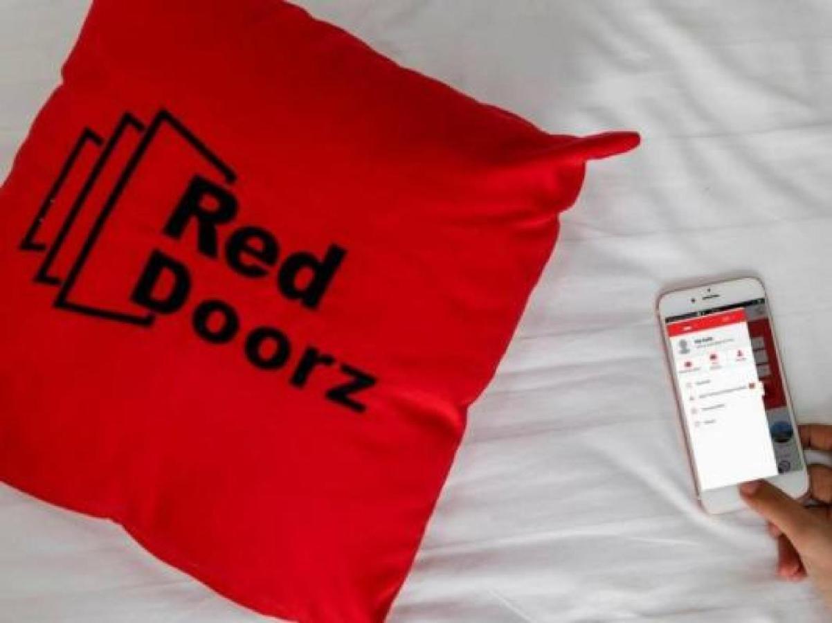 Отель Reddoorz Near Pantai Boom Баньюванги Экстерьер фото