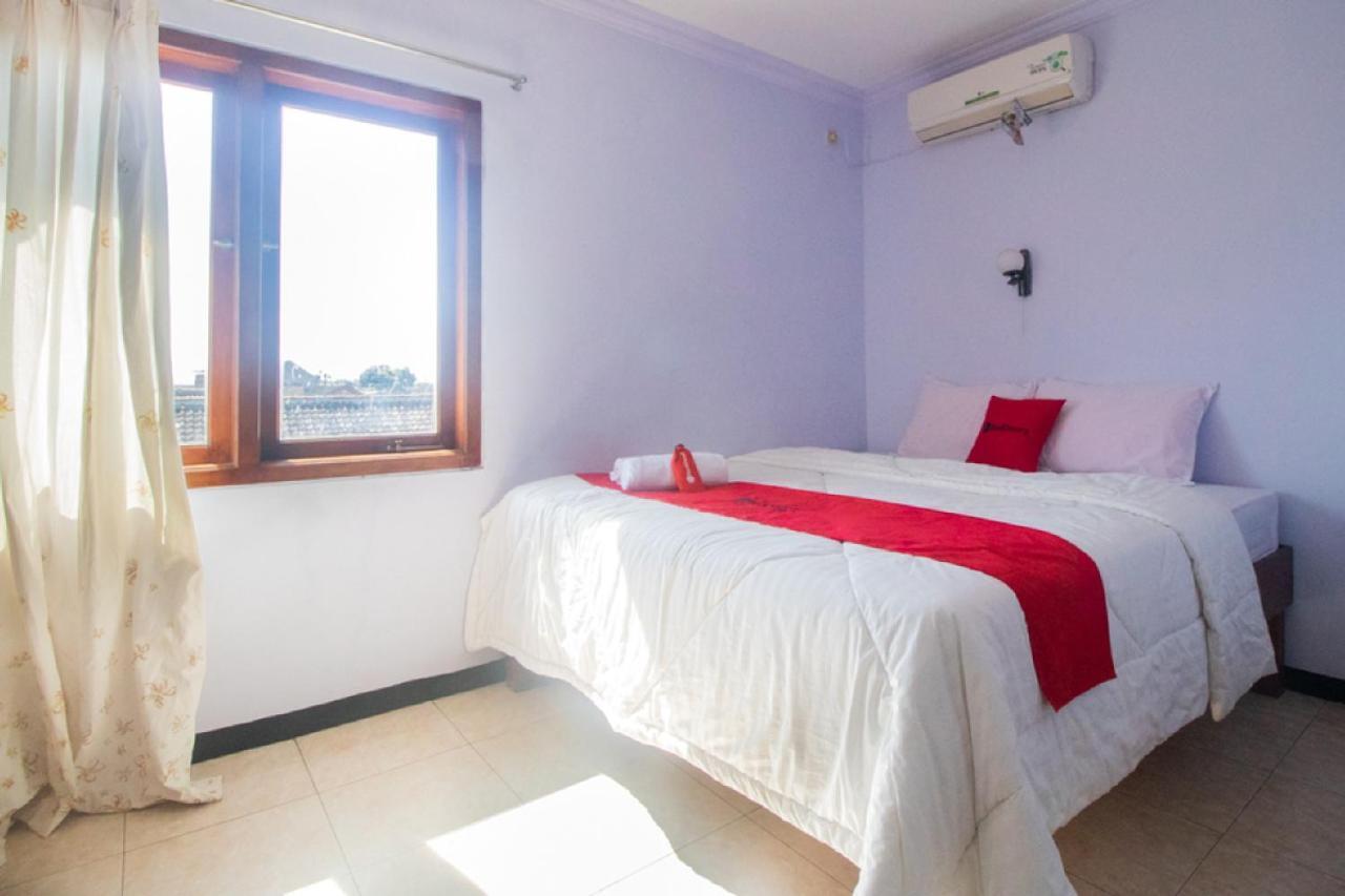 Отель Reddoorz Near Pantai Boom Баньюванги Экстерьер фото