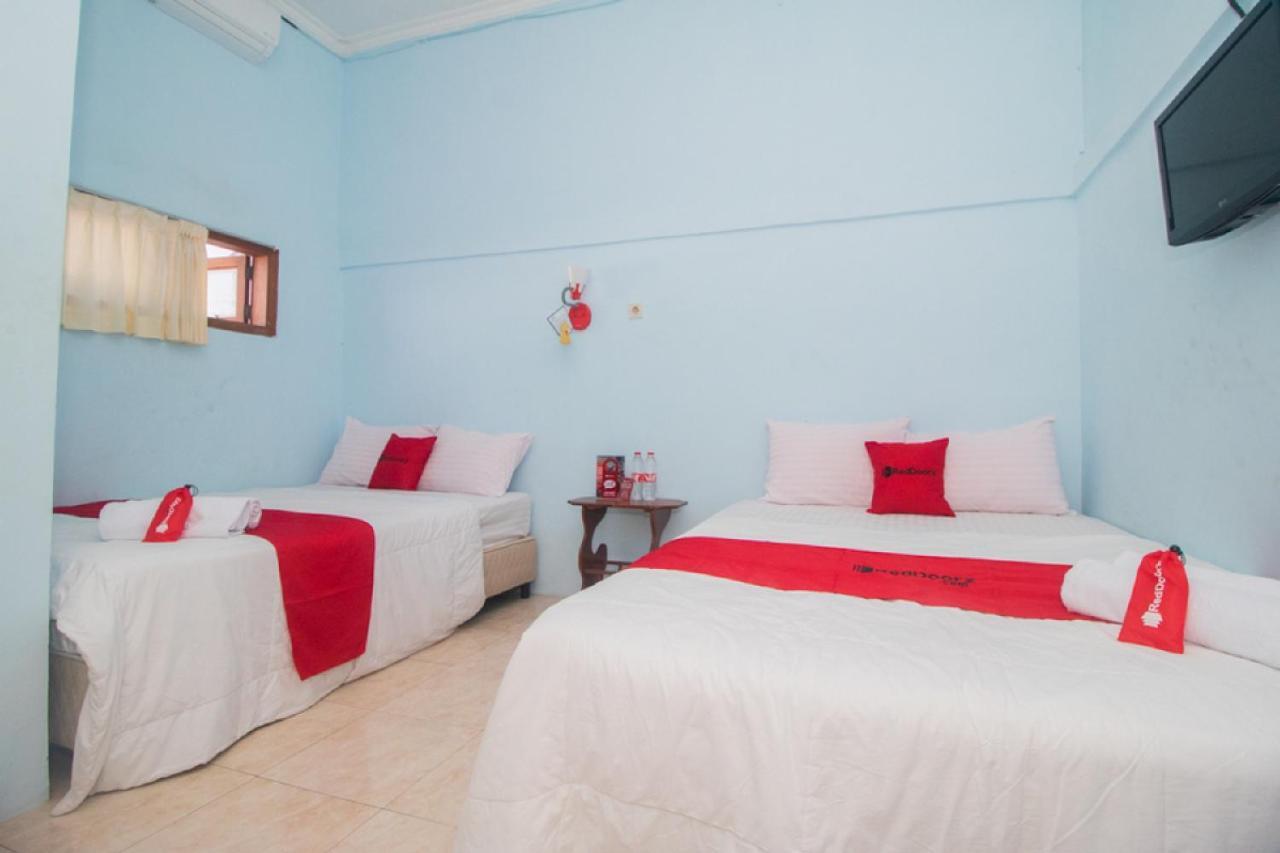 Отель Reddoorz Near Pantai Boom Баньюванги Экстерьер фото