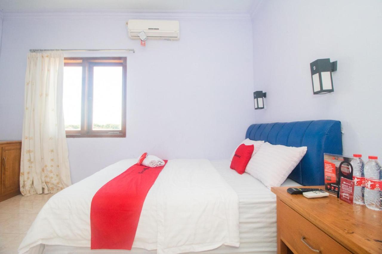 Отель Reddoorz Near Pantai Boom Баньюванги Экстерьер фото