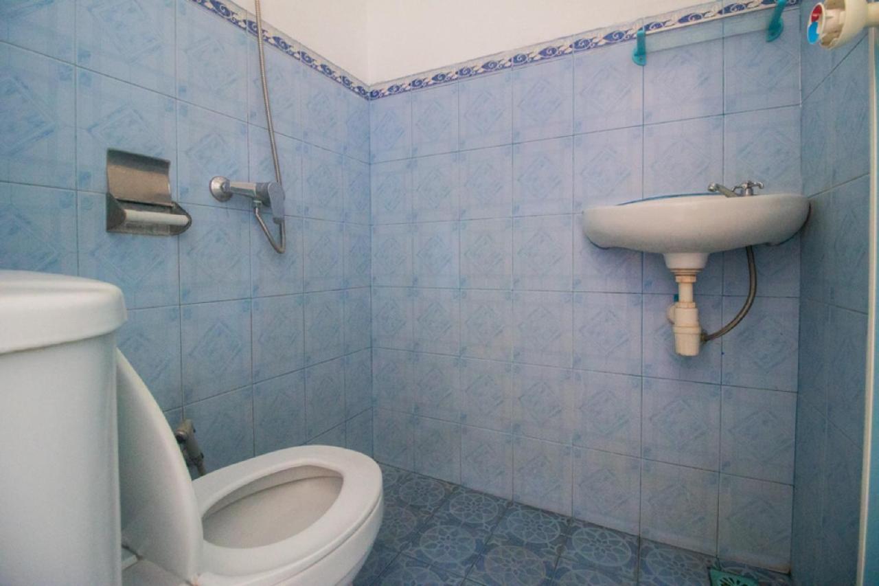 Отель Reddoorz Near Pantai Boom Баньюванги Экстерьер фото