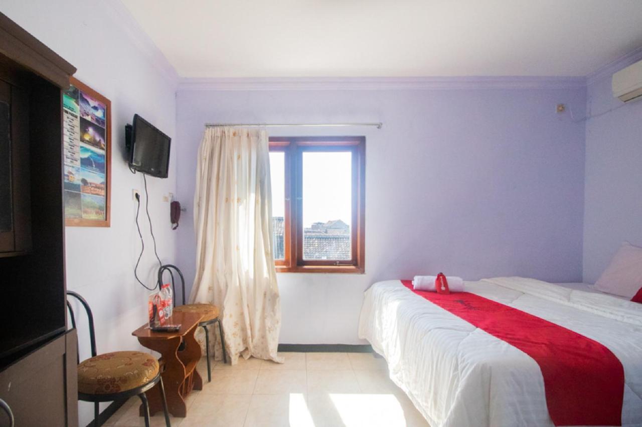 Отель Reddoorz Near Pantai Boom Баньюванги Экстерьер фото