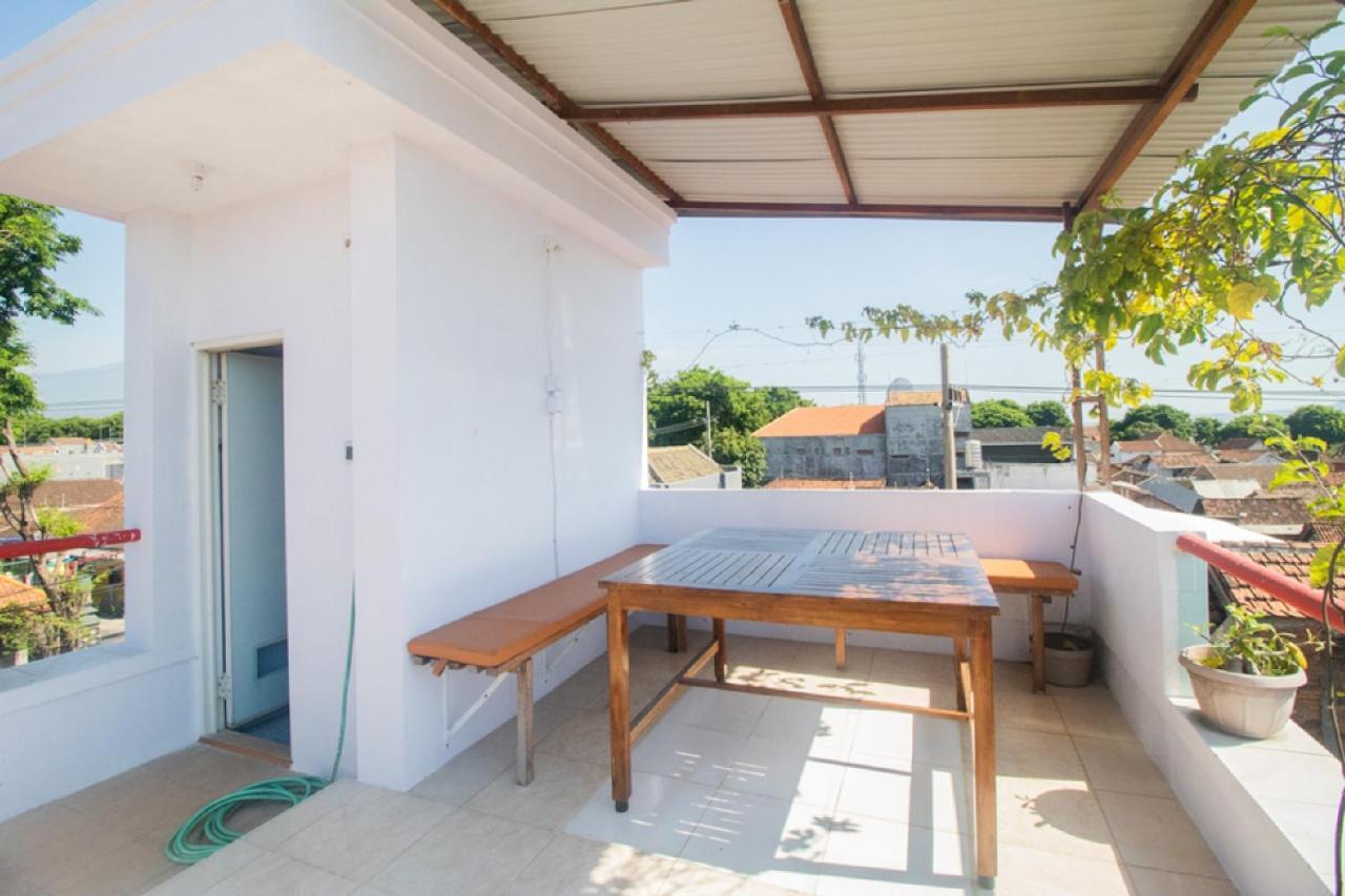 Отель Reddoorz Near Pantai Boom Баньюванги Экстерьер фото