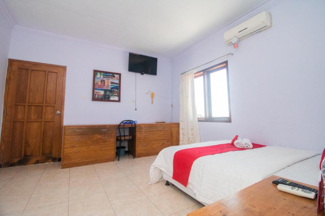 Отель Reddoorz Near Pantai Boom Баньюванги Экстерьер фото