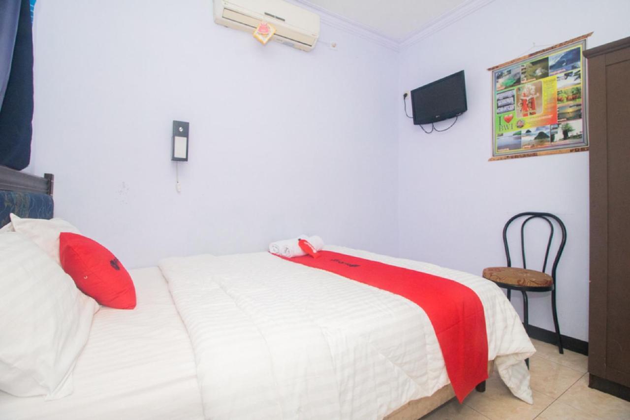 Отель Reddoorz Near Pantai Boom Баньюванги Экстерьер фото